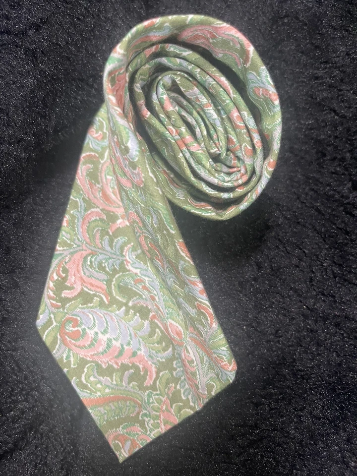 LIBERTY OF LONDON Green Floral Garden Men's Silk Neck Tie - Image 2 of 4
