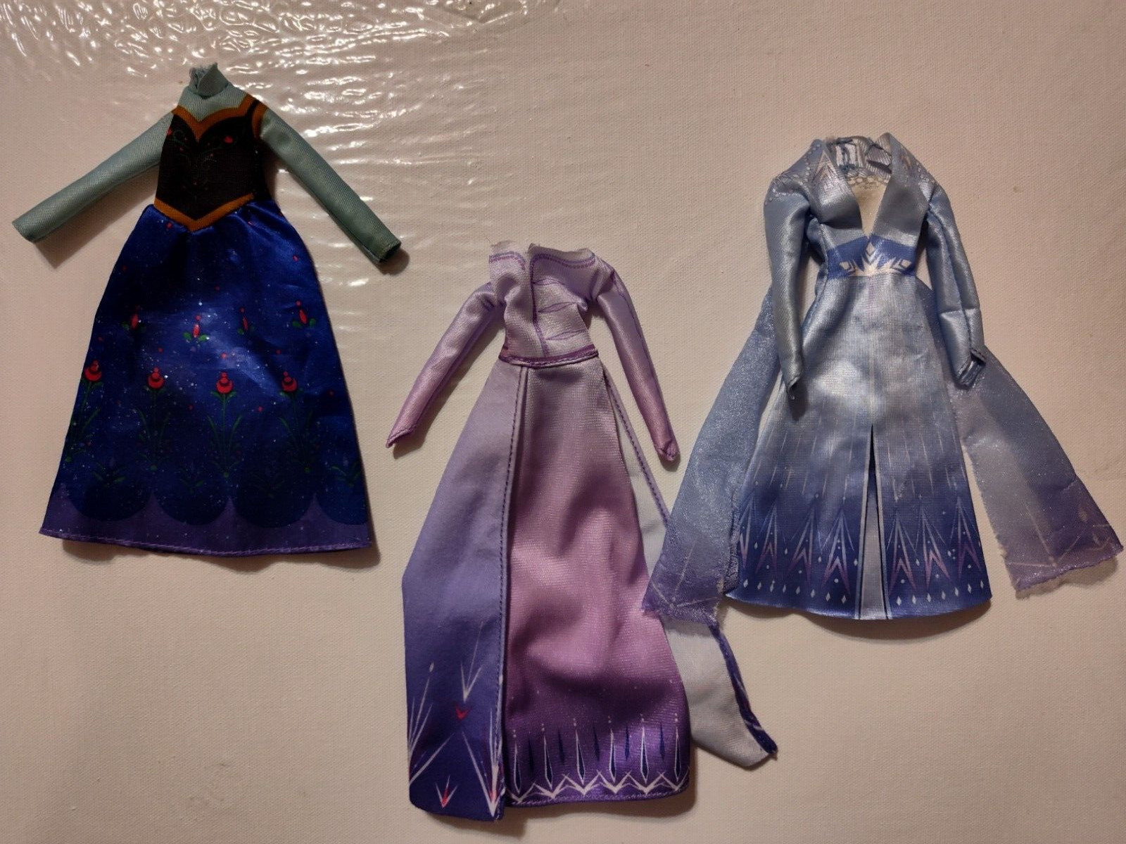 lot of 3 Frozen dresses, Anna coronation, Elsa, Frozen II Elsa