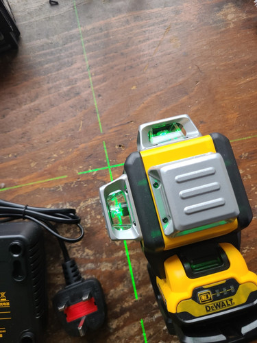 Dewalt DW089LG 3 Way Self Levelling Cross Line Green Beam Laser - Picture 6 of 6