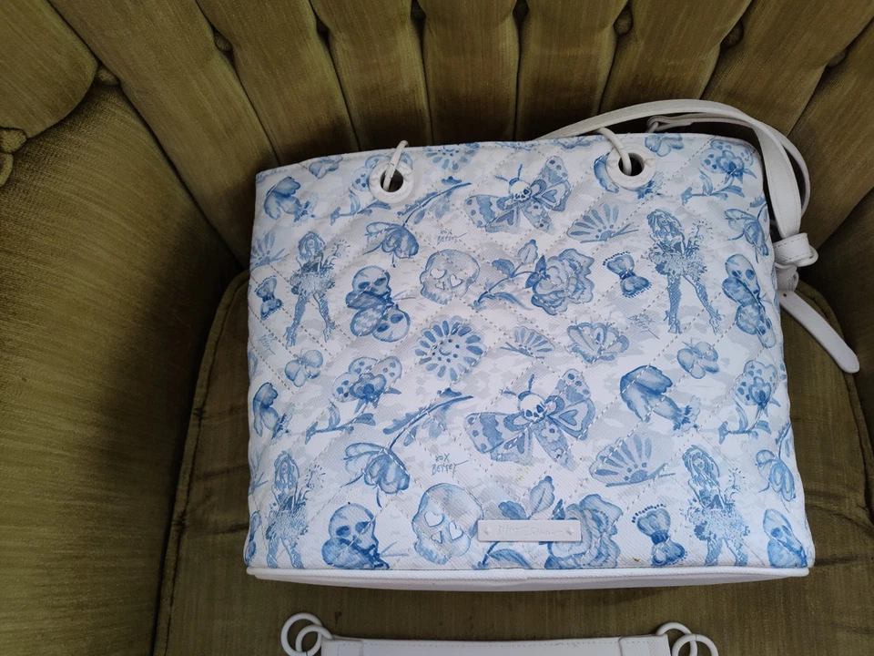 Bolso de Mano BETSEY JOHNSON Azul Blanco Calavera Polilla Floral Cartera Foto 3 de 4