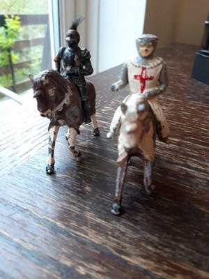 Ritter zu Pferd x2 Metallfiguren. Tempelritter / Kreuzritter. Dark knight.