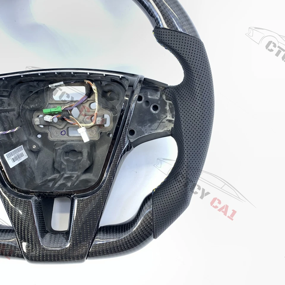Volante de fibra de carbono personalizado para Volvo V60 S60 XC60 S80 2011-19 con moldura Foto 2 de 4
