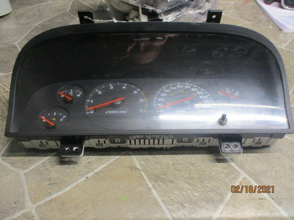 2001 JEEP GRAND CHEROKEE SPEEDOMETER GAUGE INSTRUMENT TACHOMETER CLUSTER *213K* - Image 2 of 4