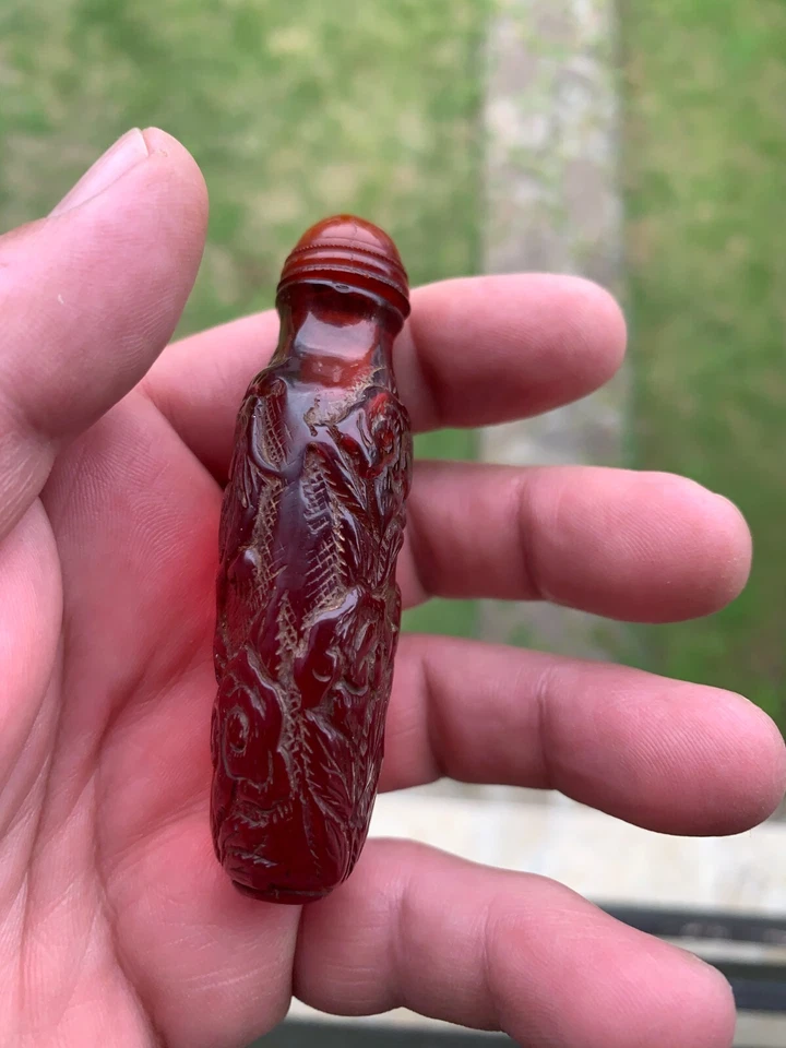 古董中国雕刻树脂红色樱桃琥珀鼻烟瓶公鸡场景 — 第 3/4 张图片