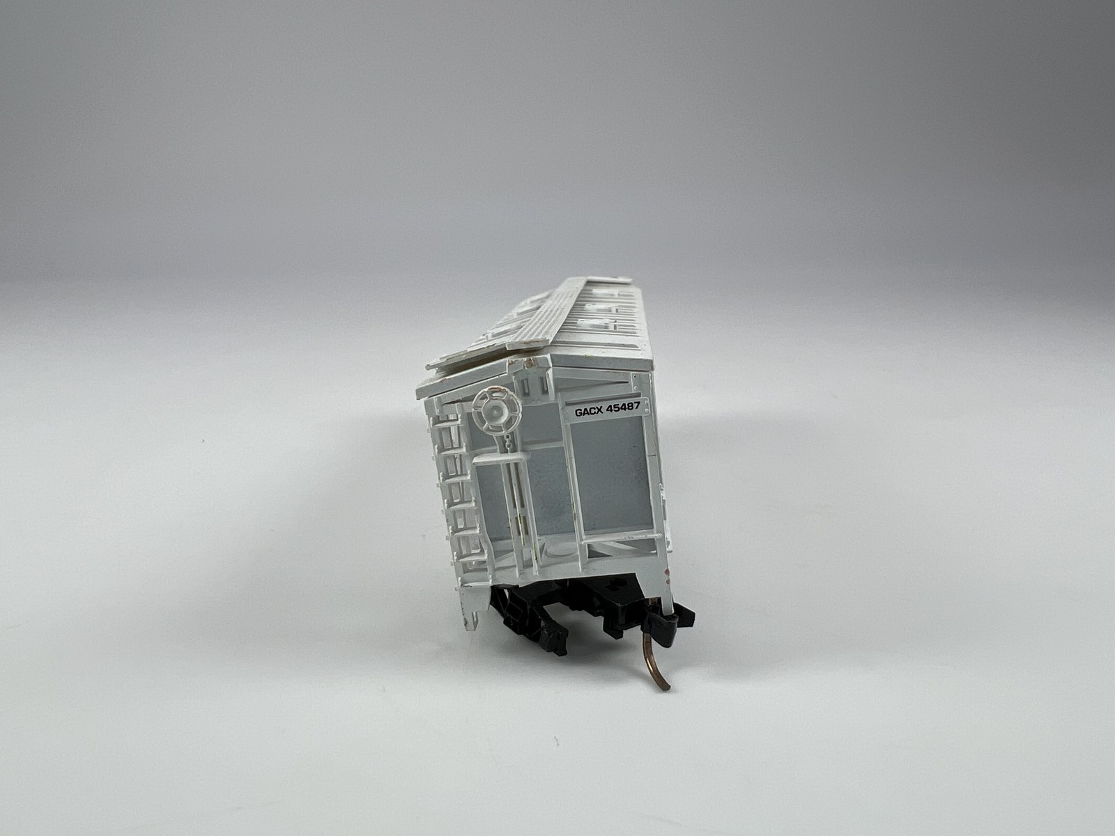 Atlas #45487 N Scale Golden Loaf Covered Hopper Car White Fair