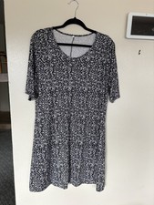 Unbranded women's plus size black floral dress 2XL excellent condition