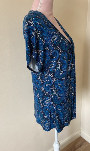 Camiseta deportiva elástica EAST talla 12 con estampado de cachemira azul turquesa nudo frontal - Imagen 2 de 7