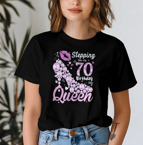Camiseta Stepping Into My 70th Birthday Like a Queen, 70 & Fabulous Birthday Tee - Imagen 5 de 15