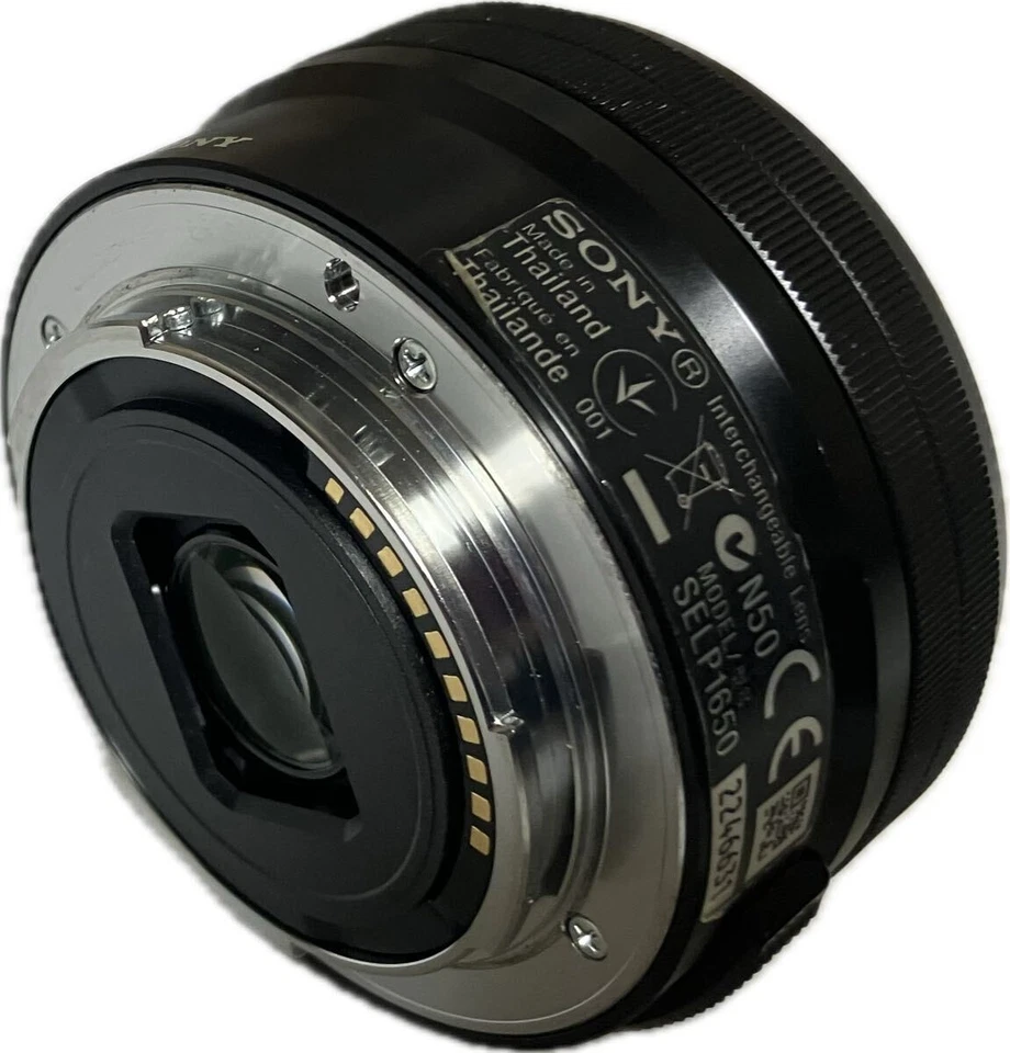 Lente Sony E 16-50 mm F3,5-5,6 OSS Pancake para cámaras Sony negra usada Foto 3 de 3