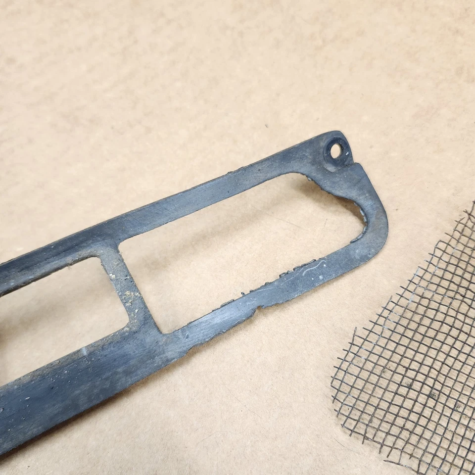 84-96 C4 Corvette Windshield Wiper Arm Cowl Screen Cover LEFT Drivers OEM Flaw - Изображение 3 из 4