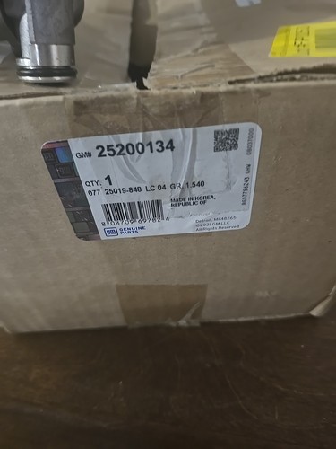 Genuine GM Engine Oil Cooler and Oil Filter Assembly 25200134 - Open Box - Picture 2 of 9