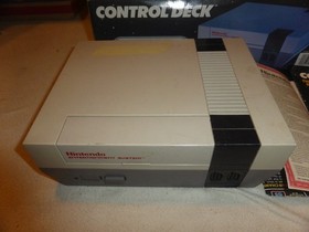 NINTENDO NES CONTROL DECK HOME CONSOLE GREY SYSTEM NES-001 ENTERTAINMENT SET
