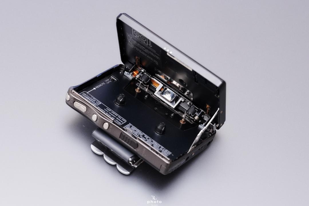 SONY WALKMAN FM AM radio cassette player WM-FX70 operation