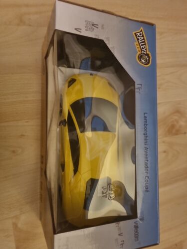 Ralleyz Lamborghini Aventador 1:24 Scale Radio Controlled Car New Yellow Hamleys - Picture 2 of 2