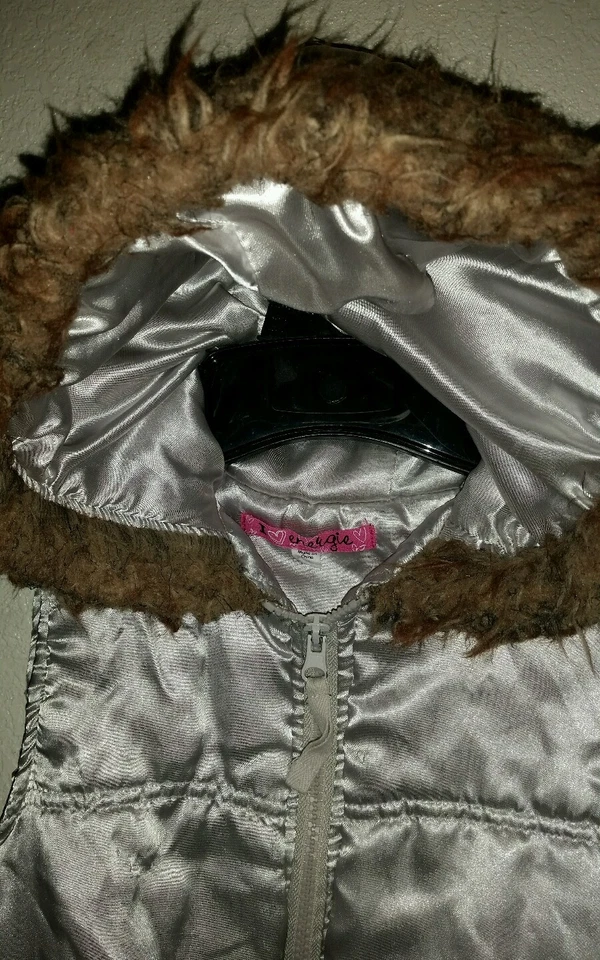 Adorable Niñas I HEART ENERGIE Talla M Chaleco con Capucha Brillante Plata Gris/Marrón Borde Foto 3 de 4