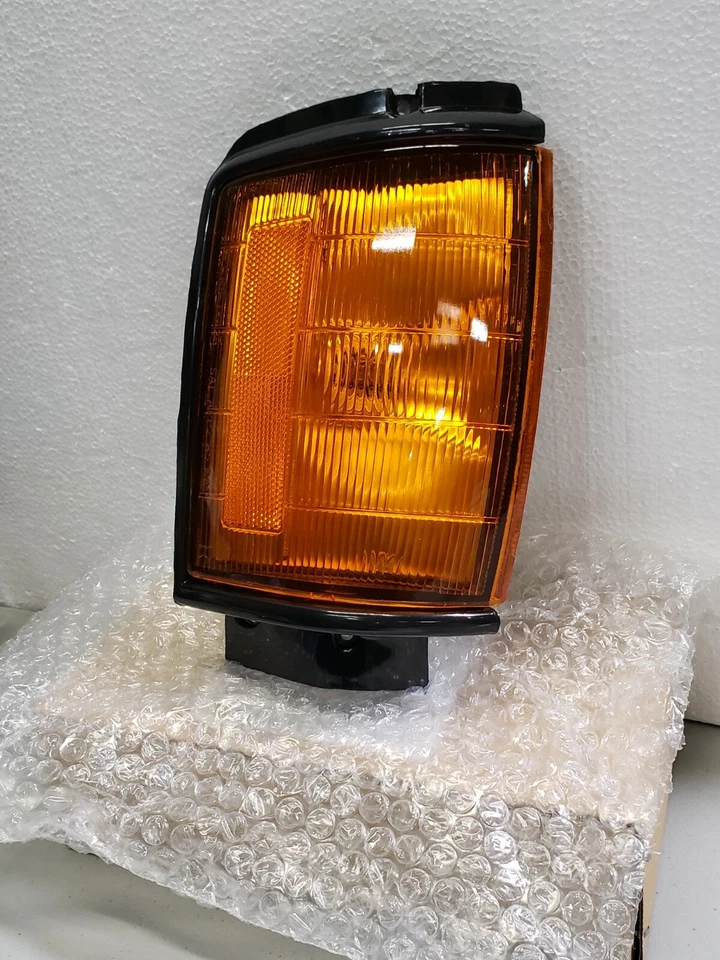 Conjunto de luz de giro/estacionamiento Eagle Eyes delantera derecha 4Runner 84-86 Foto 3 de 3