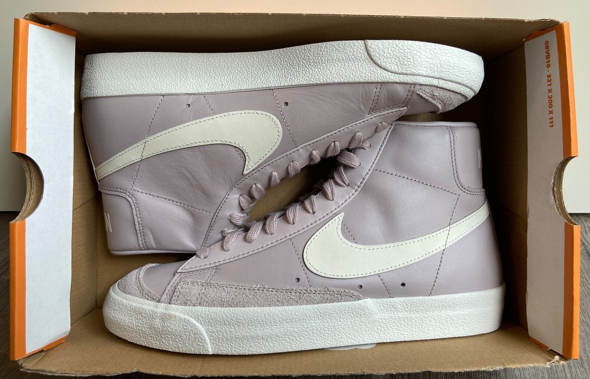 24−25 ノッティンガム・フォレス 10 番 ホワイト Nike Blazer Vintage Mid 77 White Atomic Pink Hyper Crimson