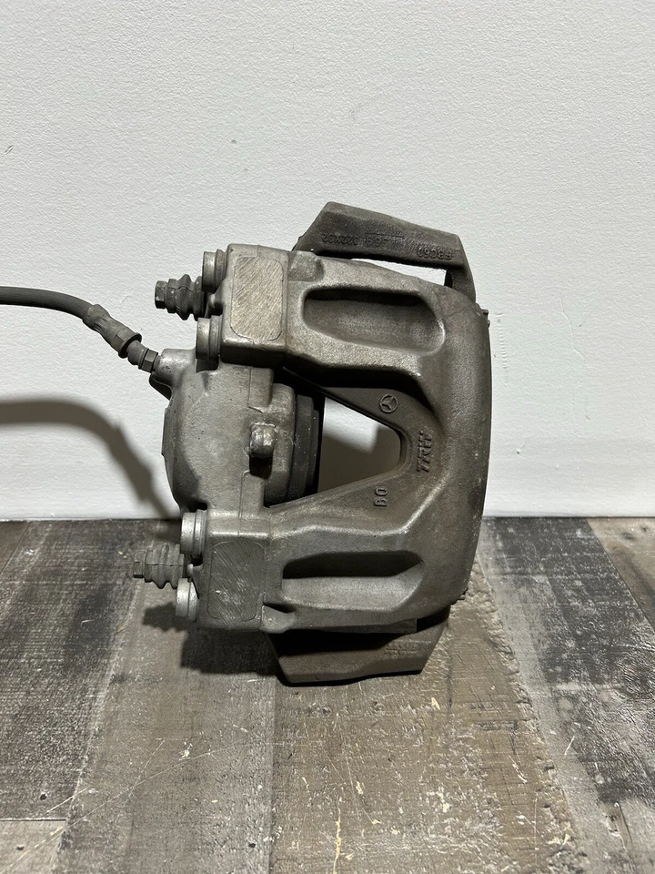 Pinza de freno delantera derecha Mercedes-Benz Clase E E350 W212 2010-2016 OEM 86 k Foto 3 de 4