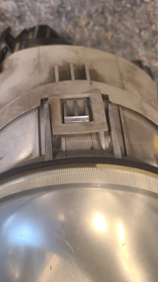 Halogen Headlight Left LH Driver Side for 98-05 VW Beetle - See Details - Image 2 of 4