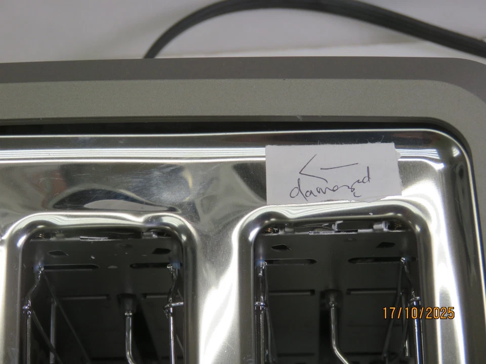 Wolf Gourmet Toaster - 4-Slice - Stainless Steel (WGTR154S-C) USED DENT - Image 4 of 4