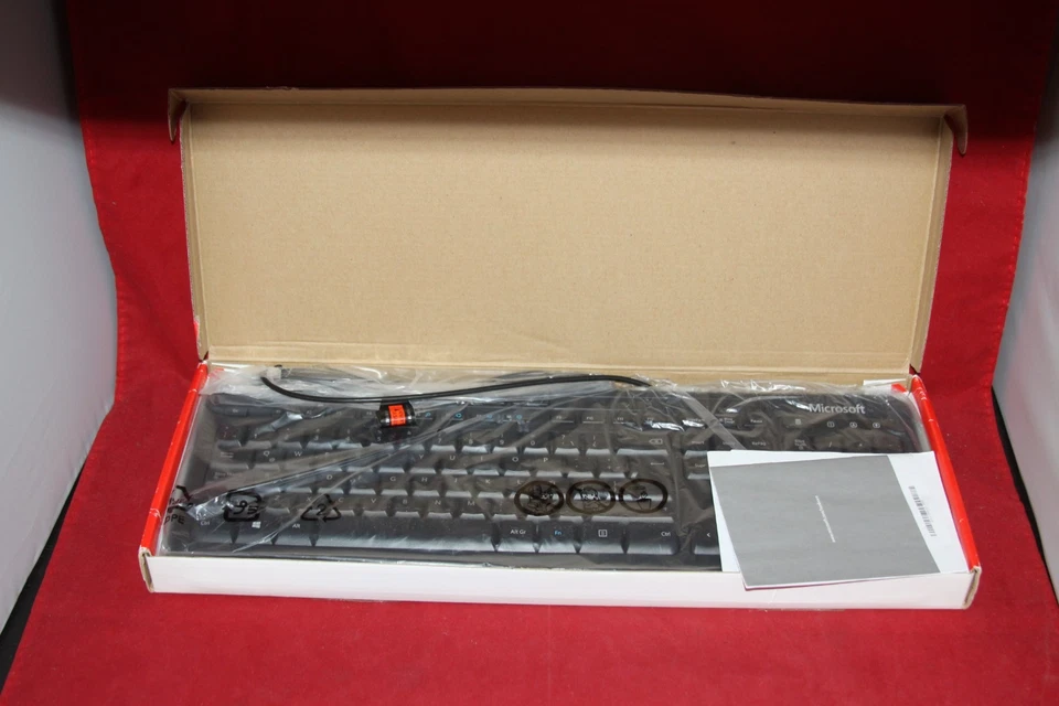 USB Wired Keyboard, Microsoft 600, Spanish, Model 1576. (ANB-00004) - Image 2 of 4