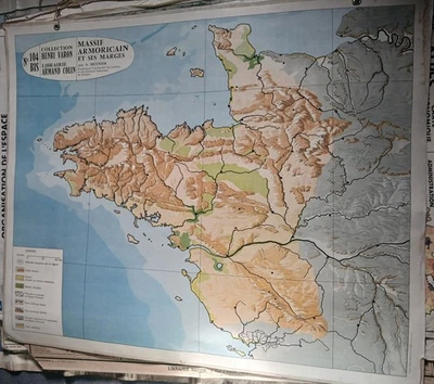 CARTE SCOLAIRE MURALE N°104 MASSIF ARMORICAIN ET SES MARGES VARON COLIN BRETAGNE - Photo 1/2