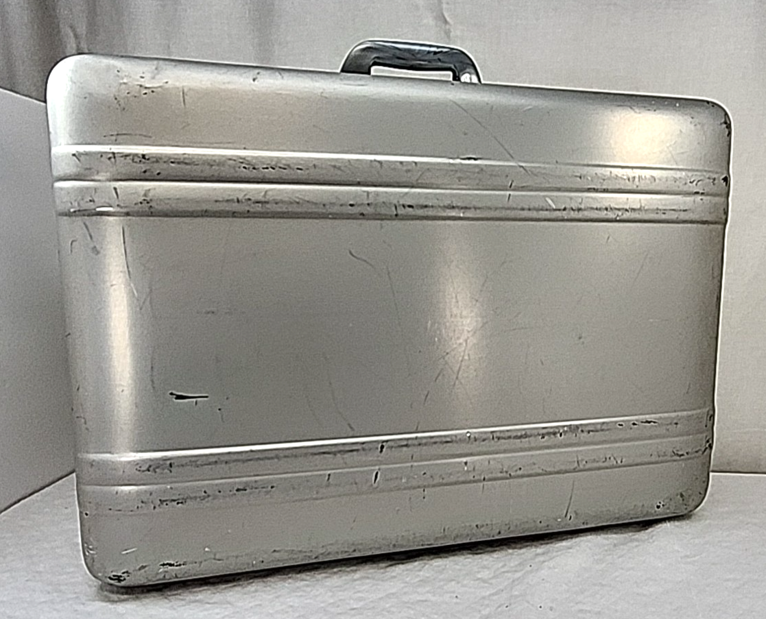 Vintage Zero Halliburton Aluminum Suitcase Silver 26x18x8 Combo