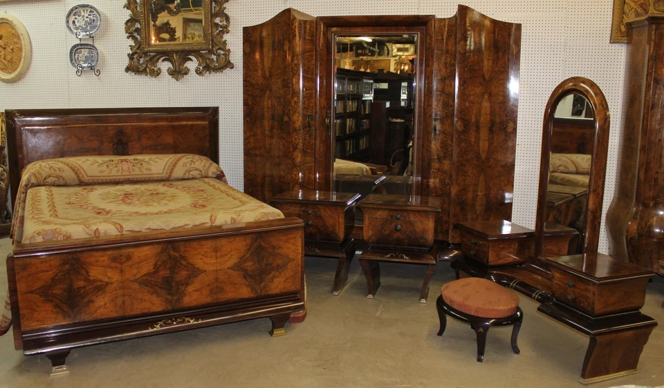 Antiguo juego de dormitorio de 6 piezas de nogal burl francés campestre con incrustaciones plateadas Foto 2 de 4