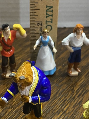 Beauty & the Beast, Belle's Magical Mirror Castle * Figures & Accessories ONLY* - Picture 9 of 10