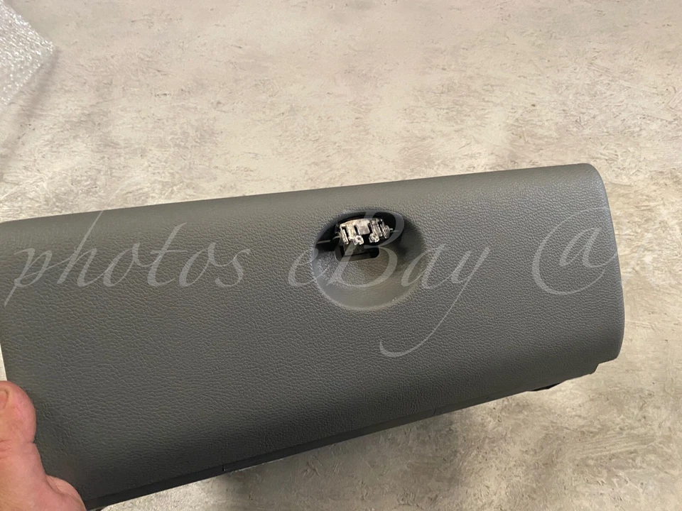 Couvercle boite a gant habitacle RENAULT Twingo I - Photo 2/4