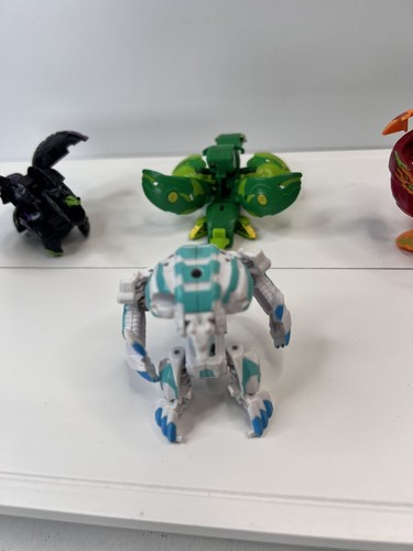 Bakugan Battle Brawlers Lot of 4 B200 B400, B600 - Picture 2 of 4