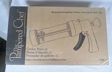 The Pampered Chef 1525 Cookie Press with 16 Discs - White Retired