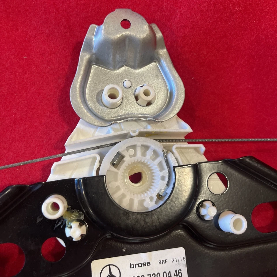 MERCEDES BENZ C320 C240 C32 AMG REGULADOR DE JANELA PORTA TRASEIRA DIREITA A20373004 FABRICANTE DE EQUIPAMENTO ORIGINAL - Imagem 3 de 4