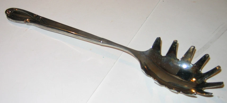 Cucharada de pasta plateada "Rhapsody Design" nueva de stock Foto 2 de 4