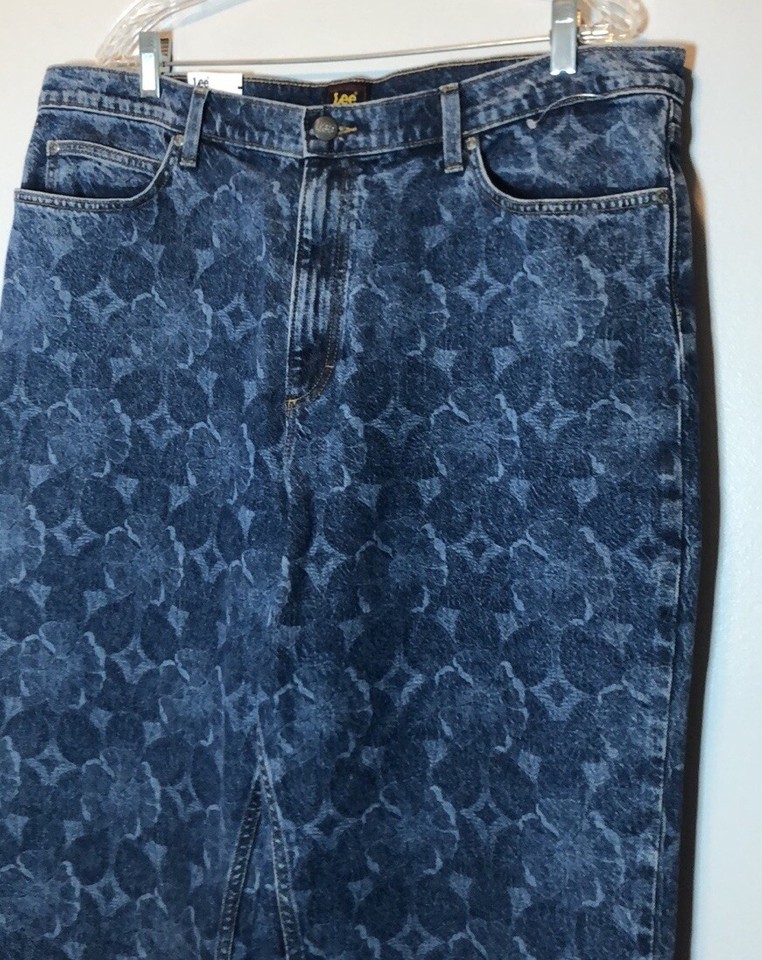 Lee Mid Rise Drop Flare Jeans NWT Women's 34 Blue Medium Wash Floral