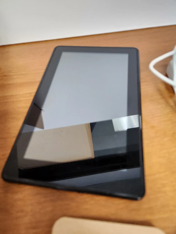 Amazon Kindle Fire eBook D01400 1st Generation Black 8GB Tablet WIFI Ready - Image 2 of 4