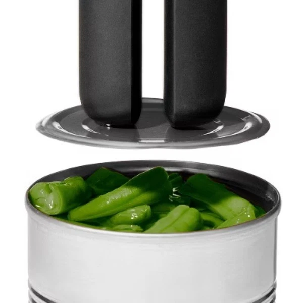 Abridor de latas de bloqueo OXO: mango manual de agarre suave, acero inoxidable, lavado a mano Foto 4 de 4