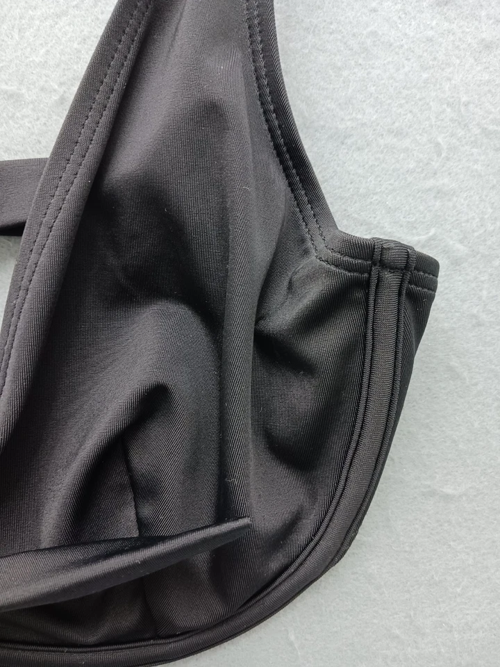 Top de bikini Venus para mujer talla D negro triángulo liso Foto 3 de 4