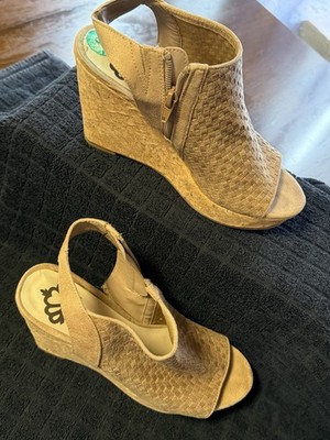 Fergalicious Rasta Platform Wedge Sandals Suede/Tan Size 8 Women s