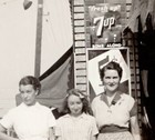 7-UP DINER SIGN & MYSTERY MURDER NEWSPAPER HEADLINE ~ 1930s PHOTO — photo 2