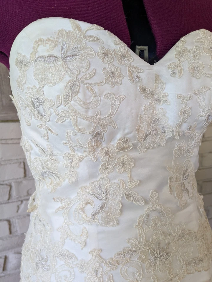 Vestido de novia rústico de colección Oleg Cassini champán talla 4 tooled encaje plisado volantes Foto 4 de 4