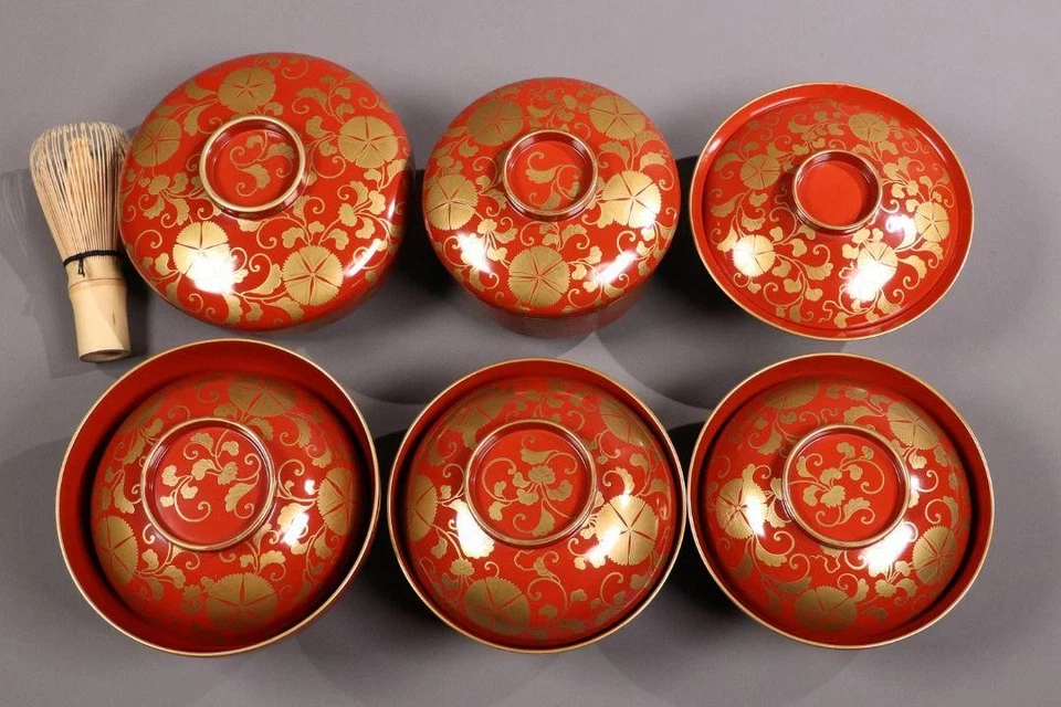 Shitugei Mochizuki Hana Karakusa Oro Makie Laca Roja Comedor con Bandeja con Patas Foto 3 de 4