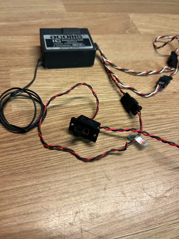 Acoms ARC 227 vintage receiver and servos - Image 4 of 4