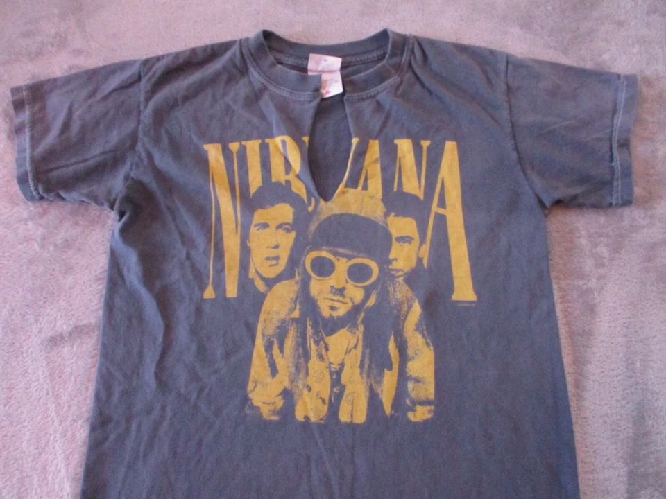 Camisa Nirvana Vintage Niños Mediana Azul Amarillo Golpeada Desteñida Rock Punk Grunge Foto 2 de 4