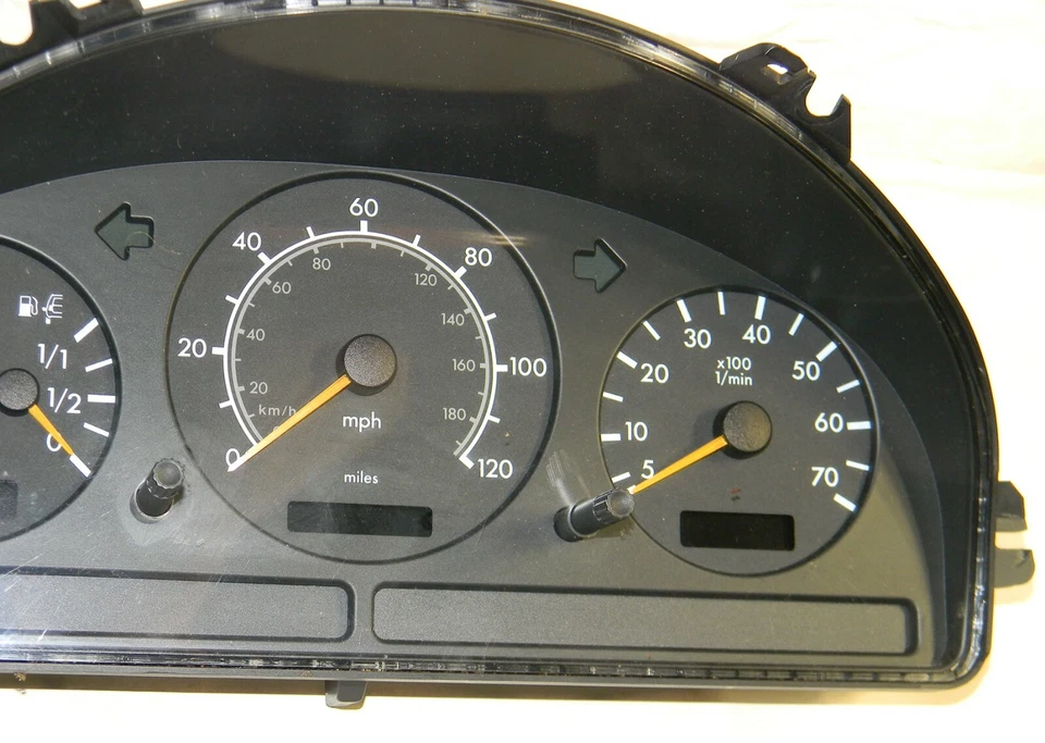 **Indicadores de cuadro de instrumentos AMG Mercedes Benz W163 ML320 ML350 ML500 ML55 Foto 3 de 4