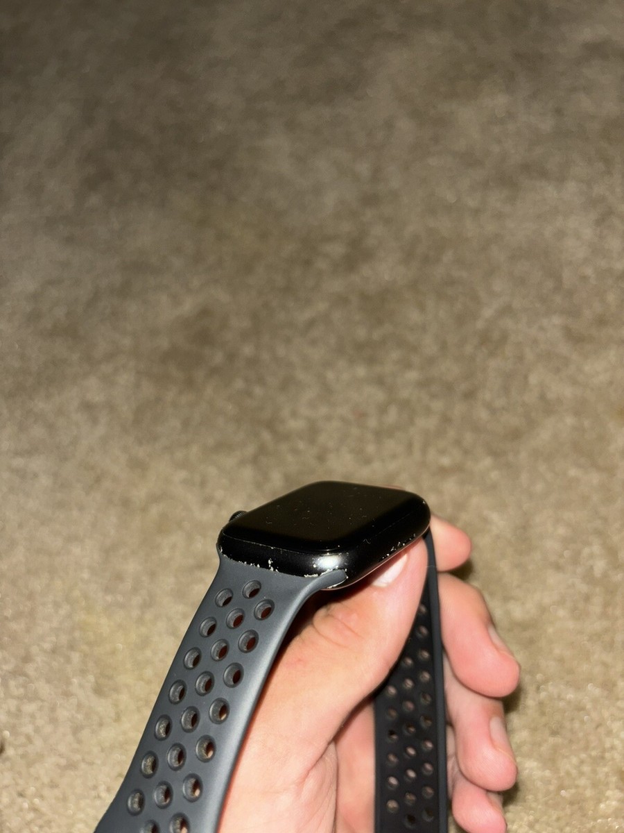 Apple Nike SE GPS MKQ83LL/A 44mm Space Gray Aluminum Case