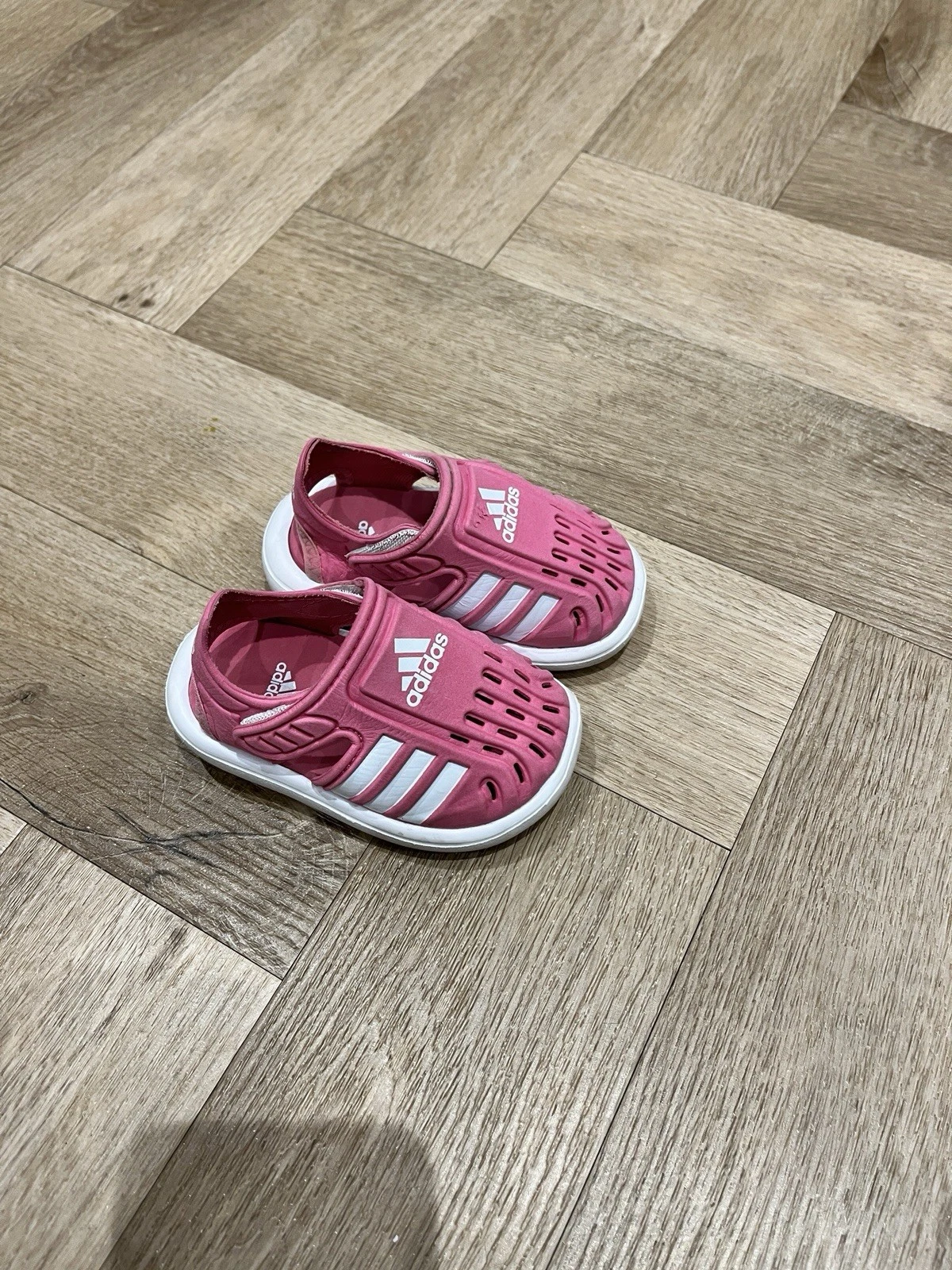 Adidas sandalo da acqua per bambini rosa bianco prezzo consigliato £ 28