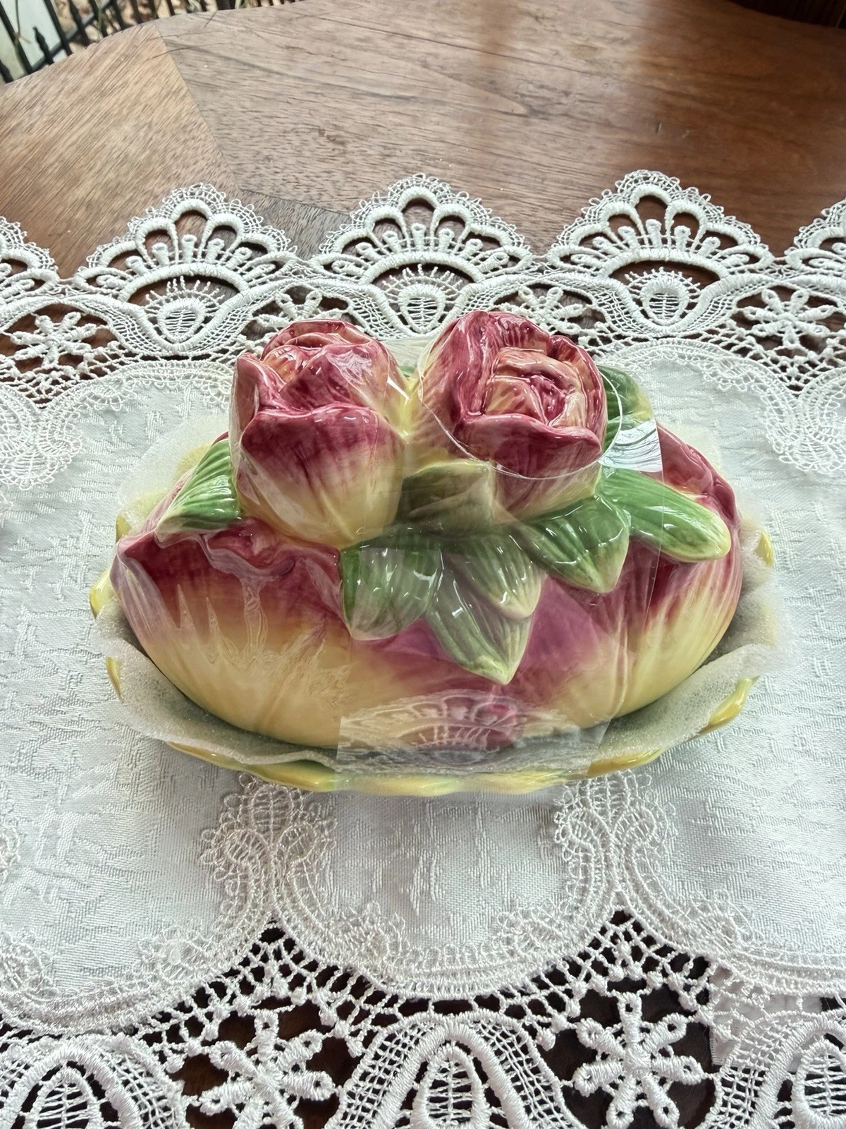 Botanical Collection Corner Ruby Roses Flower Multicolor Butter Dish Ceramic NEW
Opens in a new wind