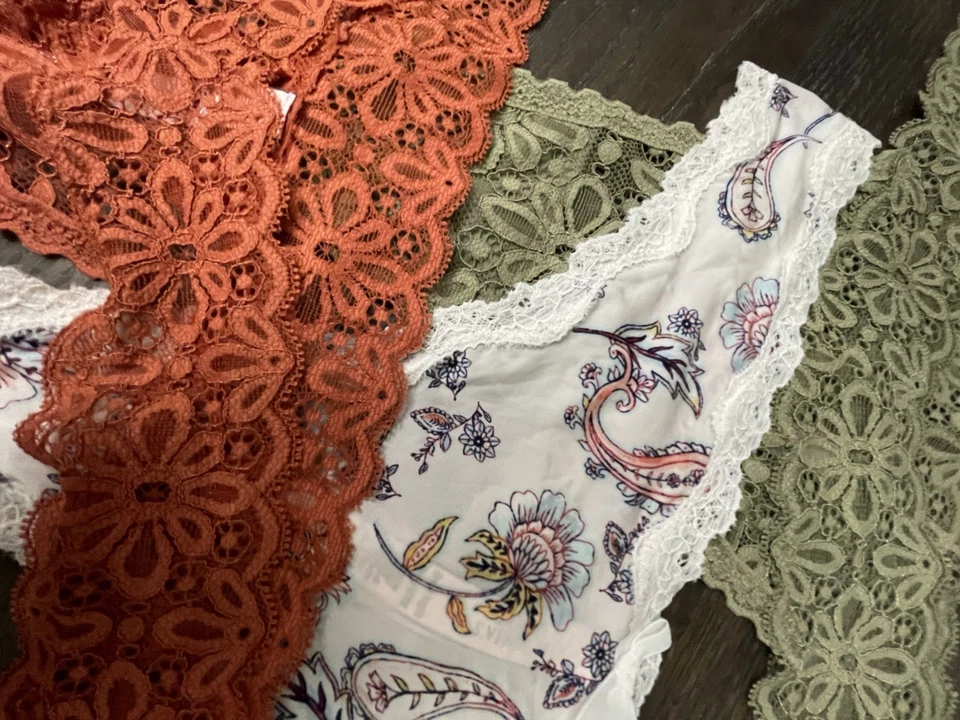 Lot of 3 Victoria's Secret Lace Thong/Panties Size Large - Image 2 of 4