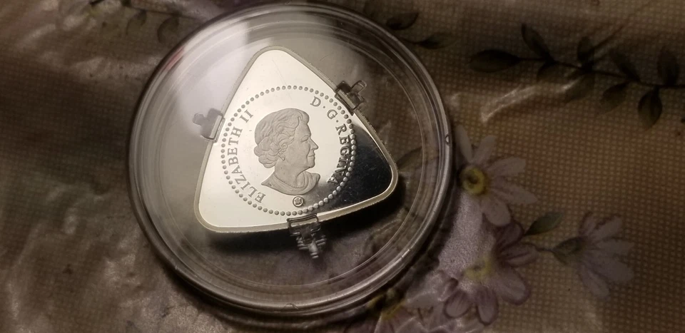 Canada 2008 First Coloured Triangle Silver 50 Cent Coin Milk Delivery RCM Pack. - Image 4 of 4